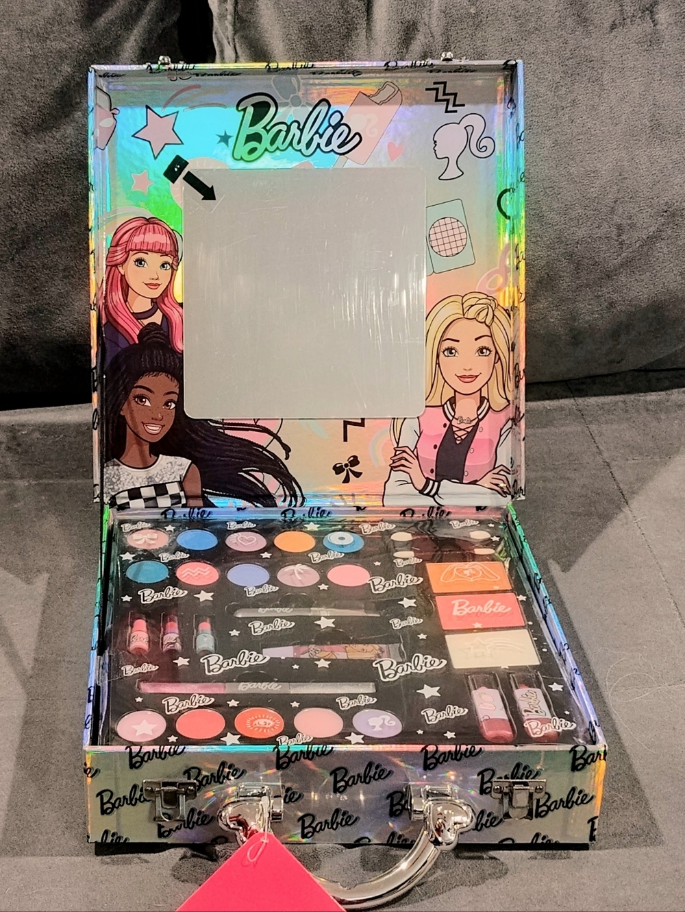 NEW BARBIE FASHION PORTABLE MAKE-UP KIT 29 Pc SET IN HOLOGRAPHIC CARRY CASE